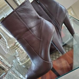 Calvin Klein Chocolate heel boots 👢